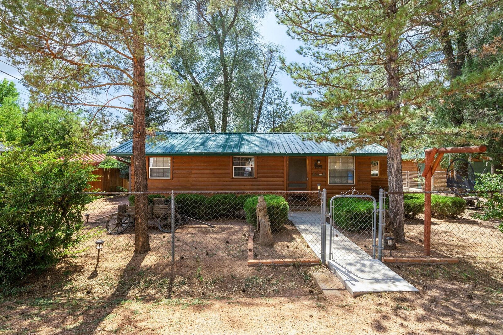 Property Photo:  1504 N Langley Circle  AZ 85541 