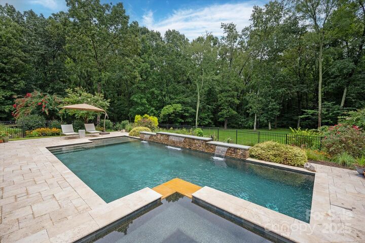 Property Photo: 9723 Sedgefield Drive NC 28173