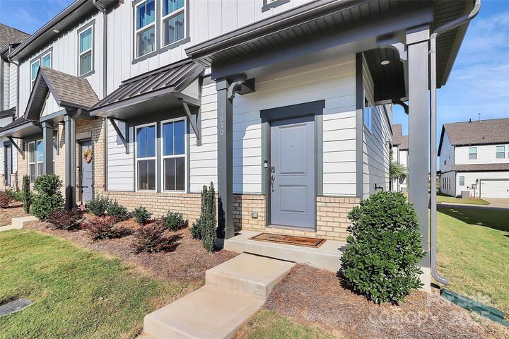 Property Photo:  5840 Coulee Lane  NC 28215 