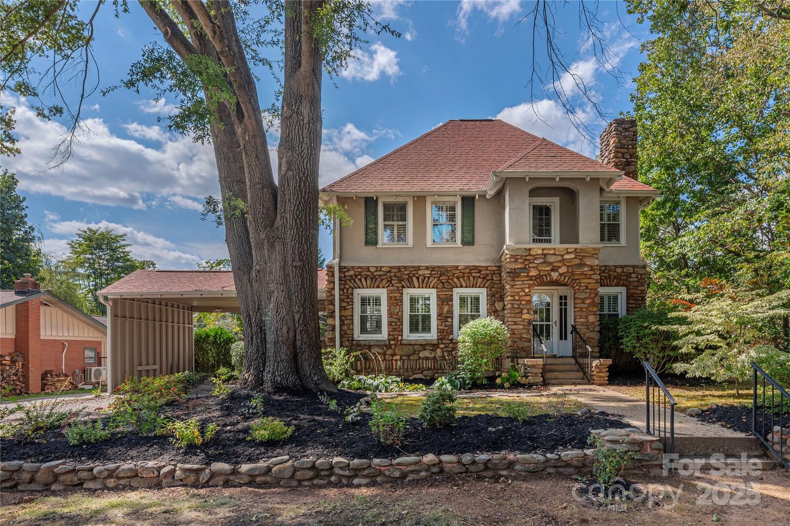 Property Photo:  115 Stonewall Avenue  NC 28778 