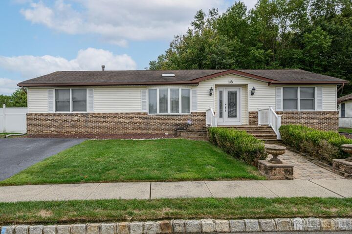 18 Parkview Way  Englishtown NJ 07726 photo