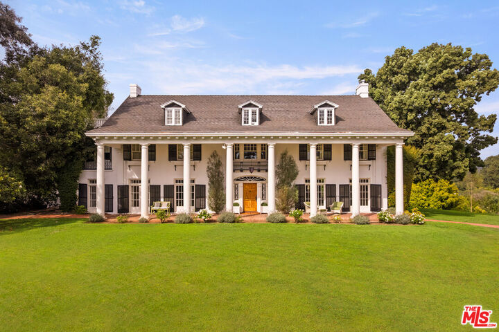 Property Photo:  1006 N Crescent Dr  CA 90210 