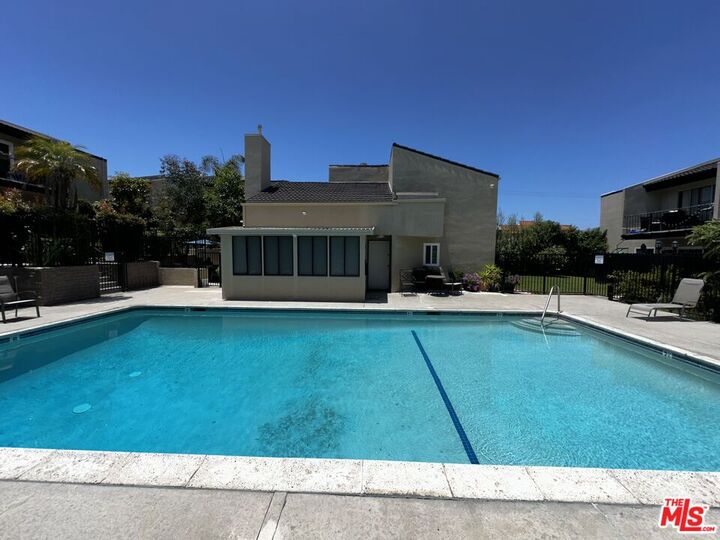 Property Photo: 3422 Maricopa St CA 90503