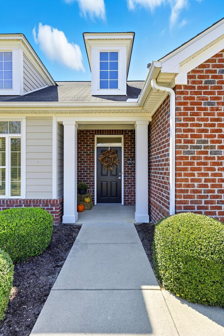 Property Photo:  6923 Rothwell Street  OH 43054 