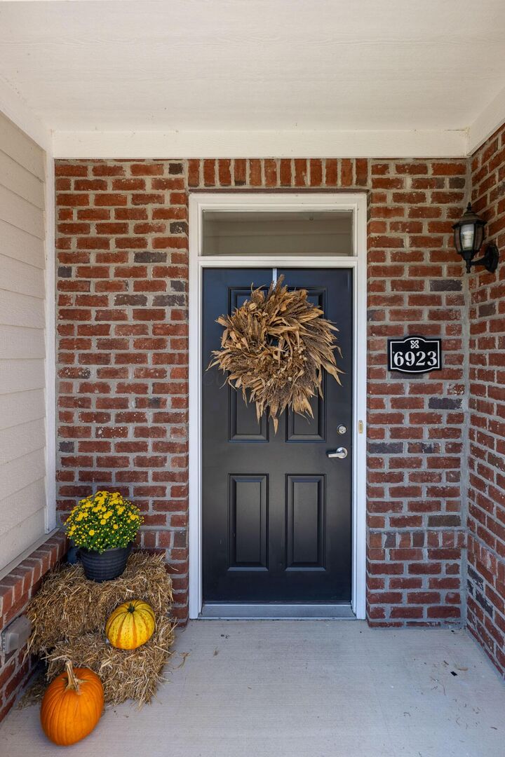 Property Photo: 6923 Rothwell Street OH 43054