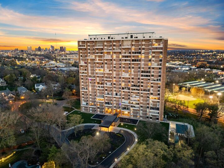 Property Photo:  1000 Urlin Avenue  OH 43212 