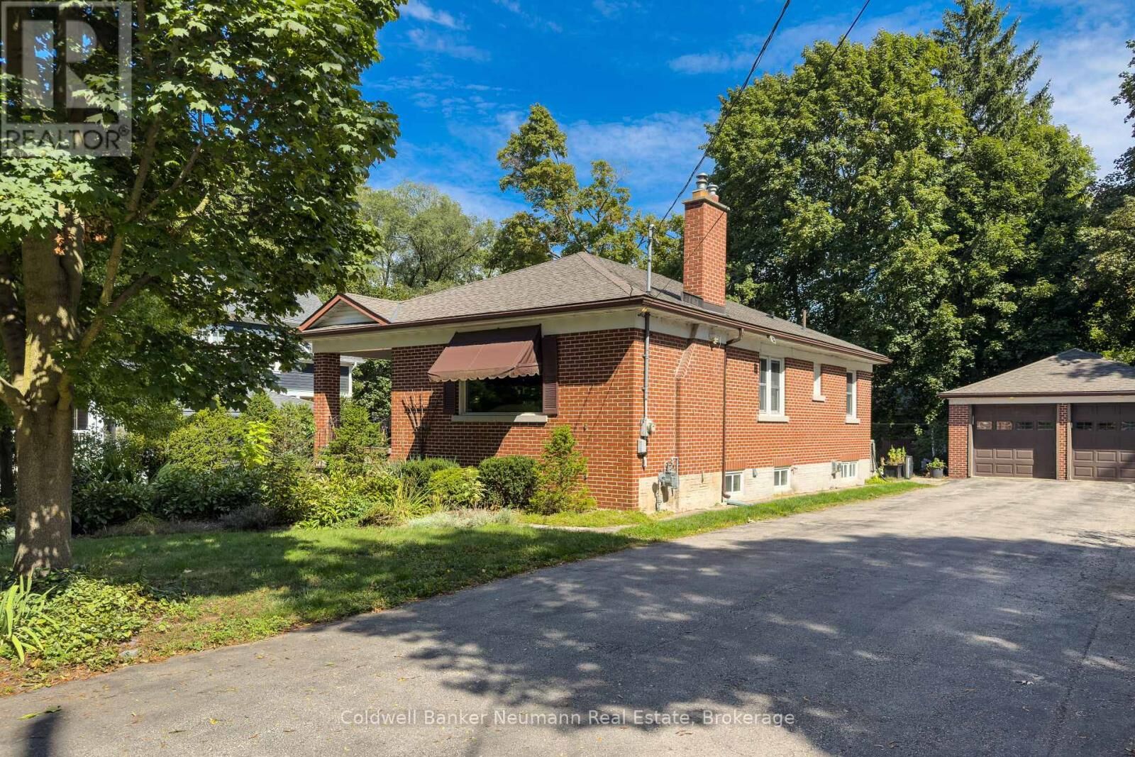 Property Photo: 18 Forest Hill Drive Lower ON N1G 2E3