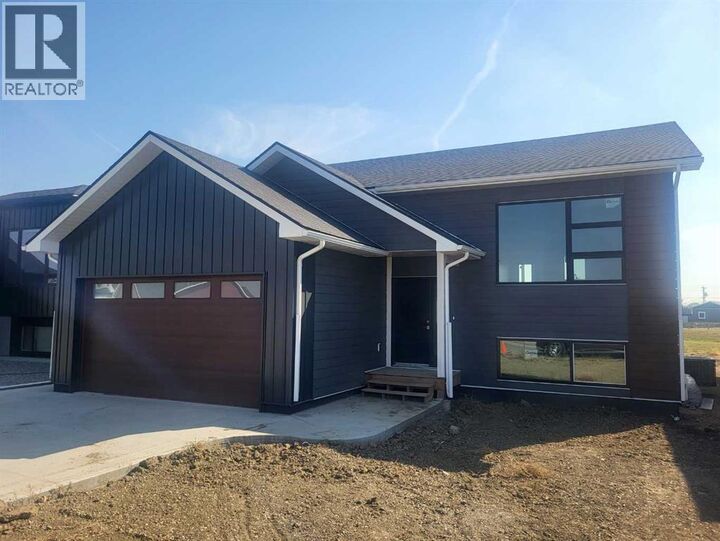Property Photo:  323 9 Street North  AB T0K 1V0 