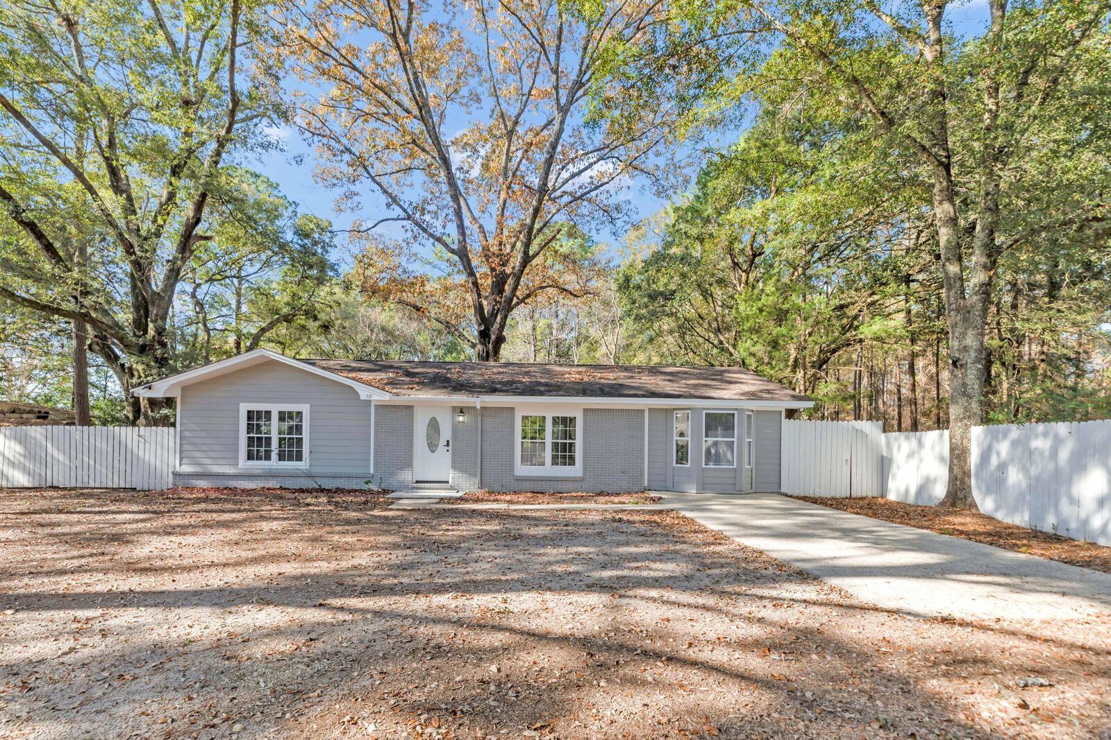 Property Photo:  319 Jones Road  FL 32536 