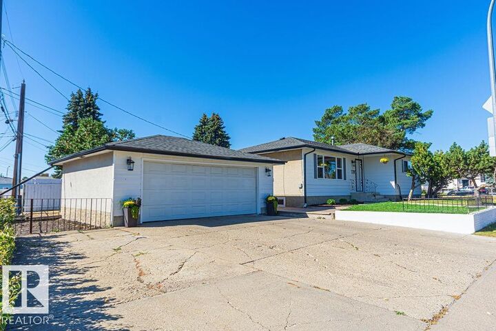 7815 134B Avenue NW  Edmonton AB T5C 3B9 photo
