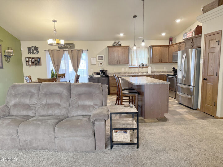 Property Photo:  2988 Majestic Street  ND 58504 