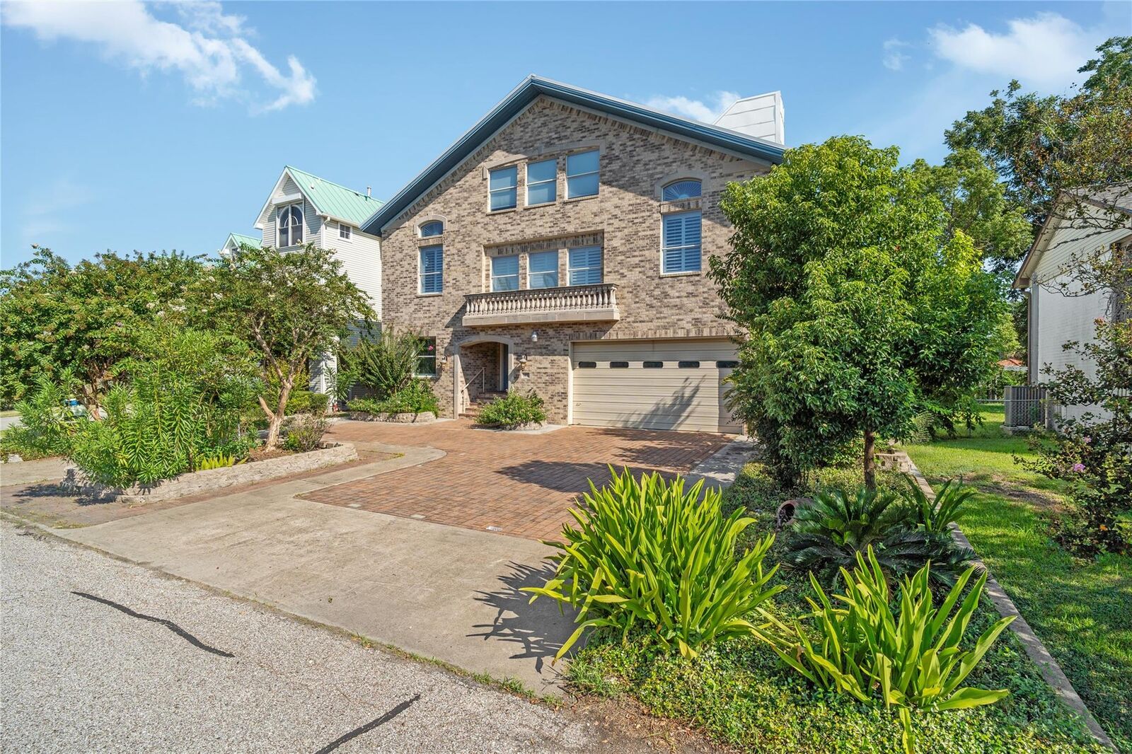 Property Photo:  418 Bay Colony Drive  TX 77571 