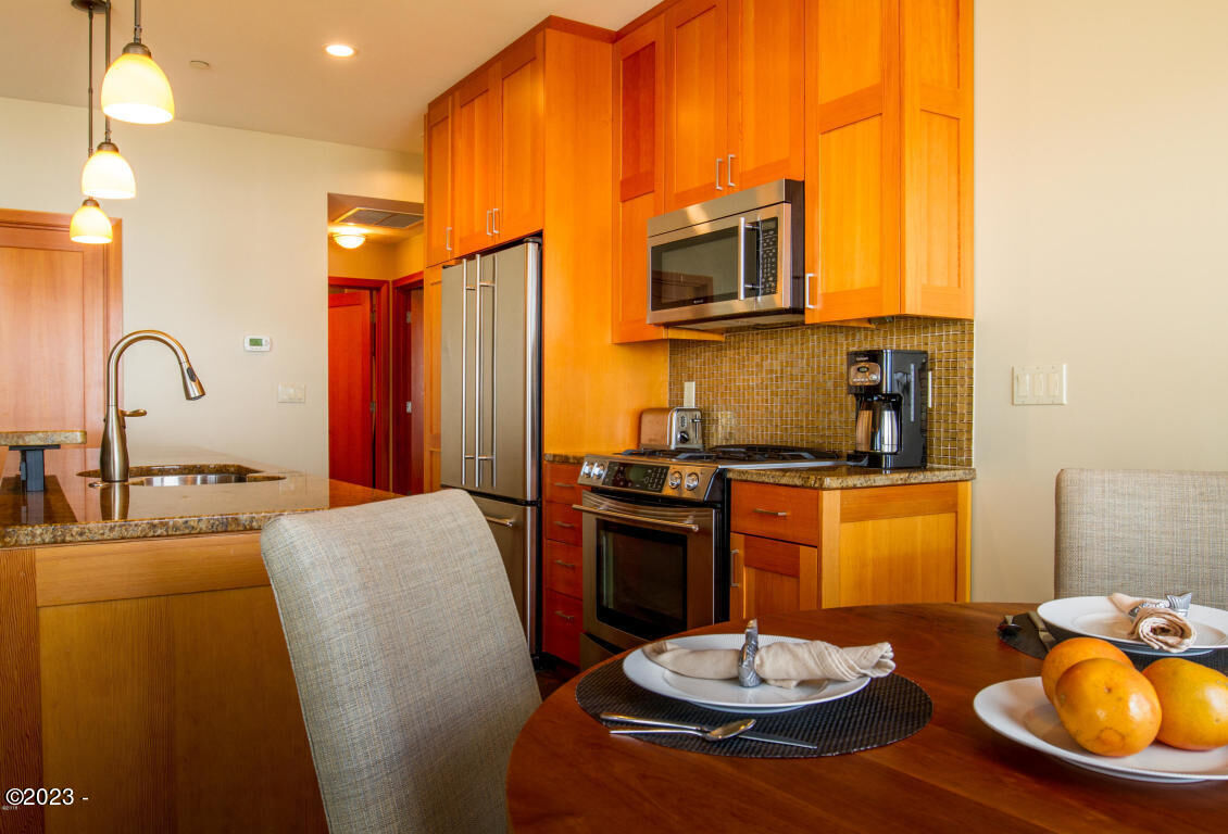 Property Photo: 33000 Cape Kiwanda Dr Unit 11 Wk 24 OR 97135