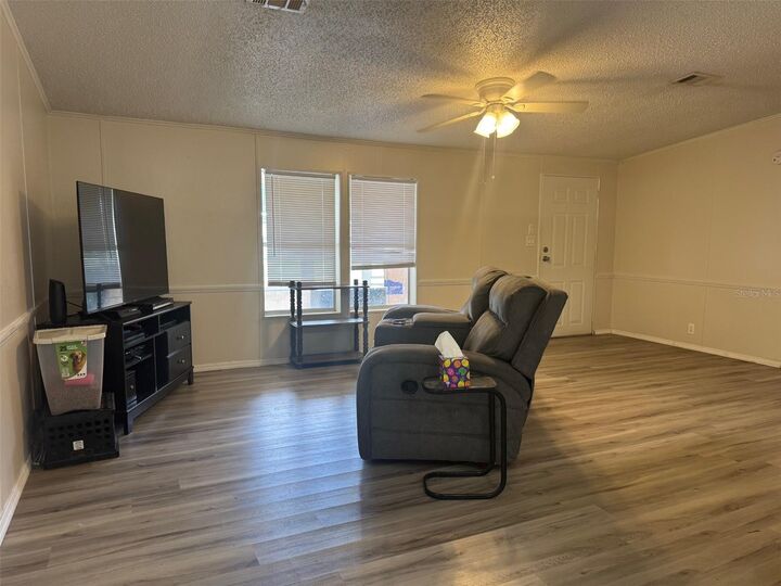 Property Photo:  447 Oak Ridge W  FL 33801 