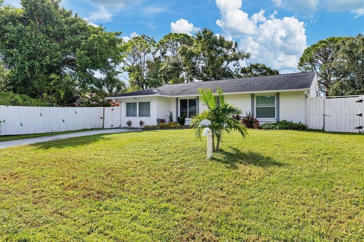 Property Photo: 4704 Selma Street FL 34232