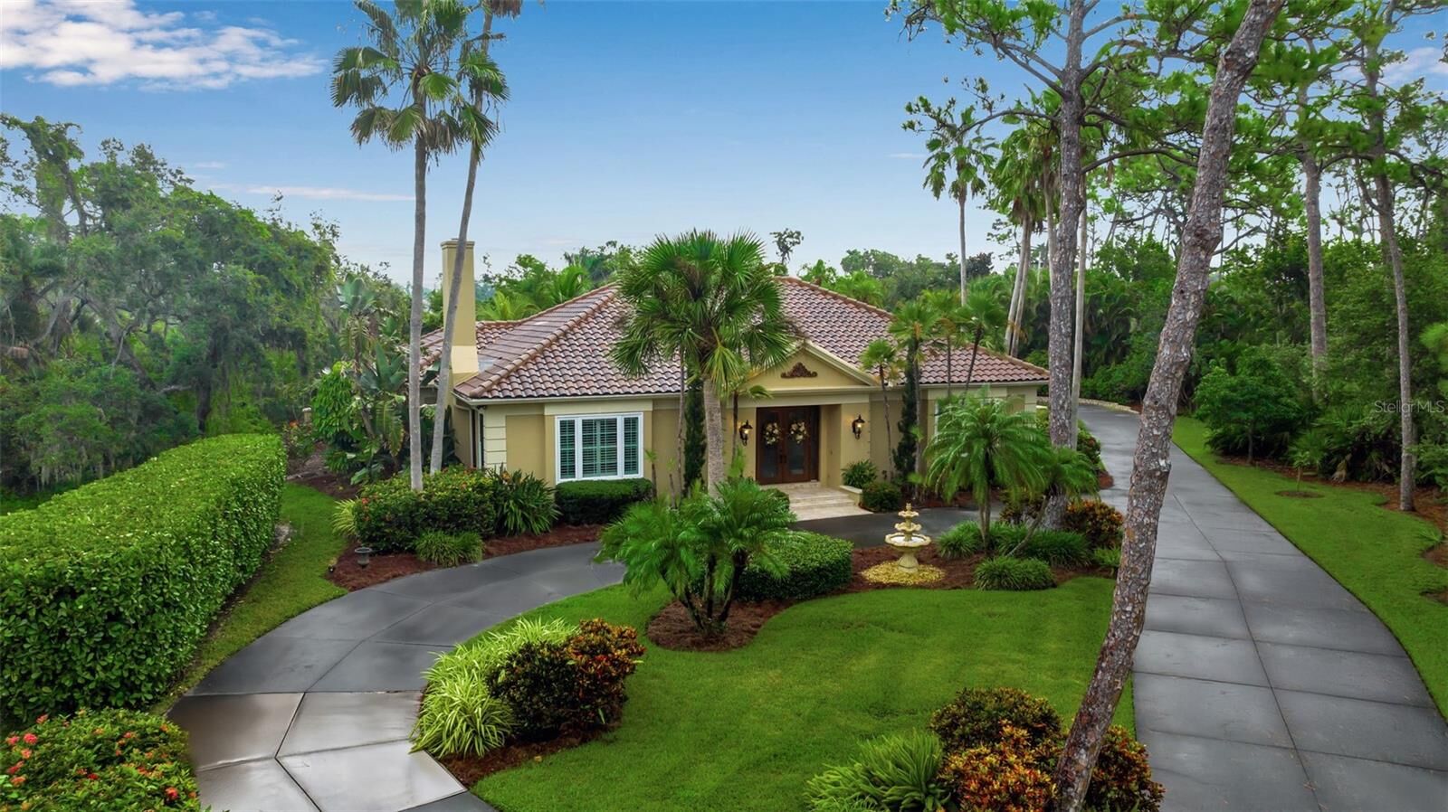 Property Photo:  422 Blue Garden Lane  FL 34229 