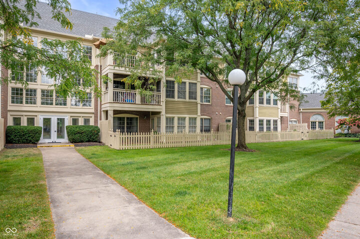 7601 Newport Bay Drive 303  Indianapolis IN 46240 photo