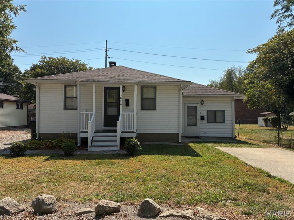 Property Photo: 1820/1820A La Salle Street IL 62221