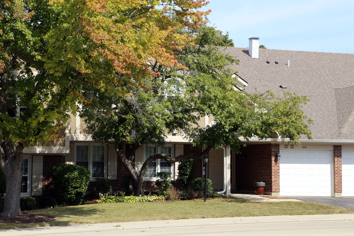 Property Photo:  240 Southwick Court 240  IL 60061 