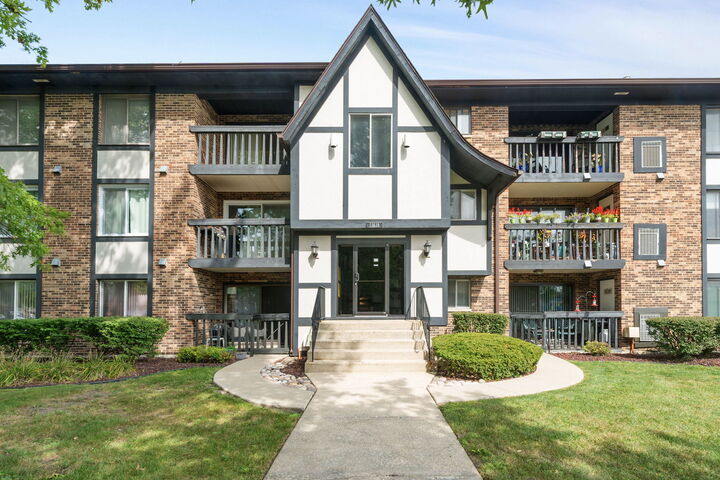 Property Photo:  13635 Lamon Avenue A21  IL 60418 