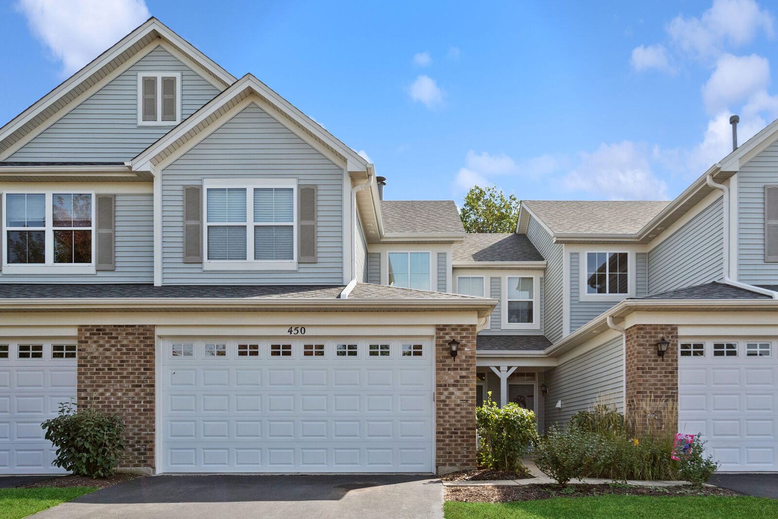 Property Photo:  450 Majestic Lane  IL 60543 