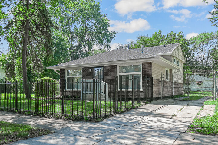 Property Photo:  13240 S Saint Lawrence Avenue  IL 60827 