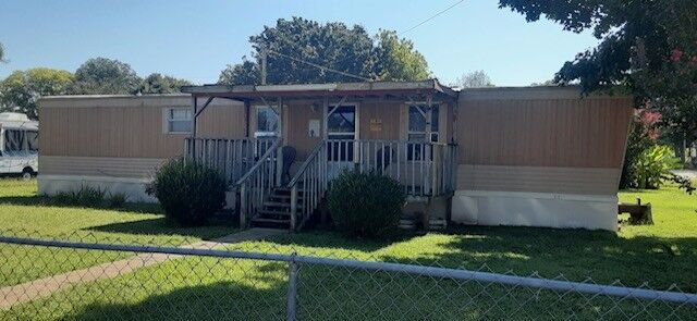 Property Photo: 200 Cowan St E TN 37318