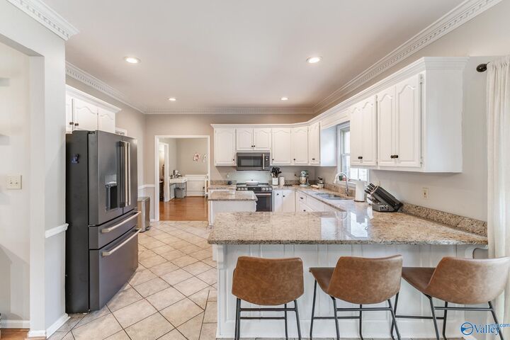 Property Photo:  2406 Auburn Drive  AL 35603 