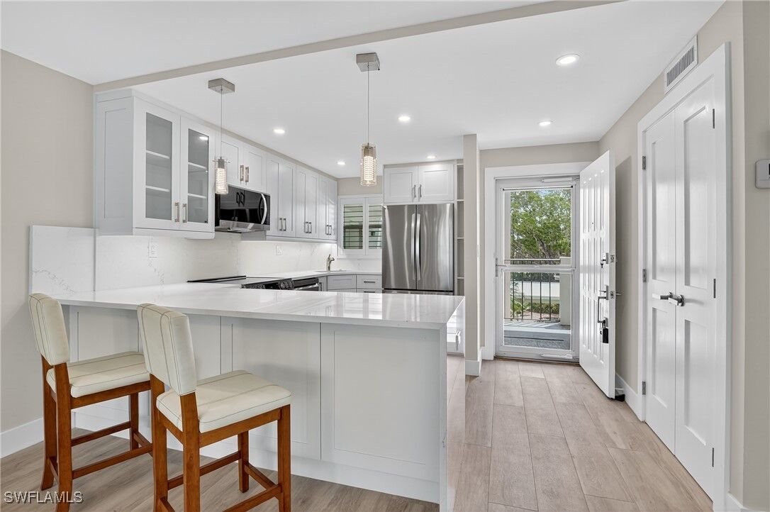 Property Photo:  29 High Point Circle E 204  FL 34103 