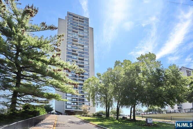 Property Photo:  5 Horizon Road 404  NJ 07024 