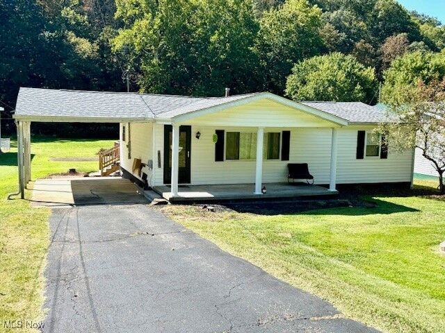 Property Photo:  1342 Winding Road  WV 26104 