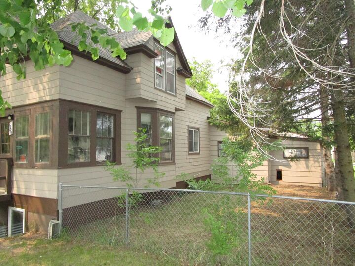 Property Photo:  1909 Irvine Avenue NW  MN 56601 
