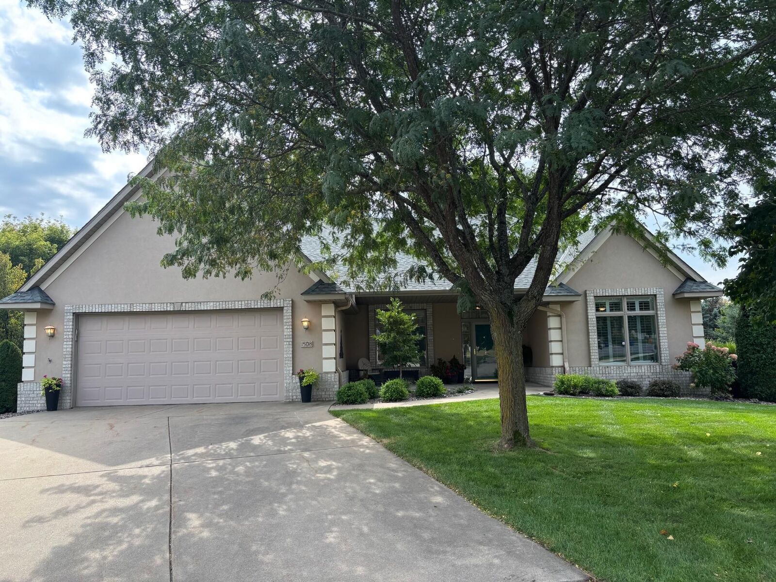 Property Photo:  1508 Highland Trail  MN 56301 