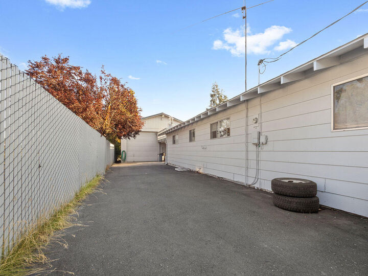 Property Photo:  332 Front Street  OR 97601 