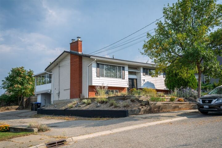 Property Photo:  1463 Braemar Street  BC V1Y 3X4 