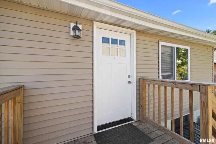 Property Photo:  415 Edmund Street  IL 61611 