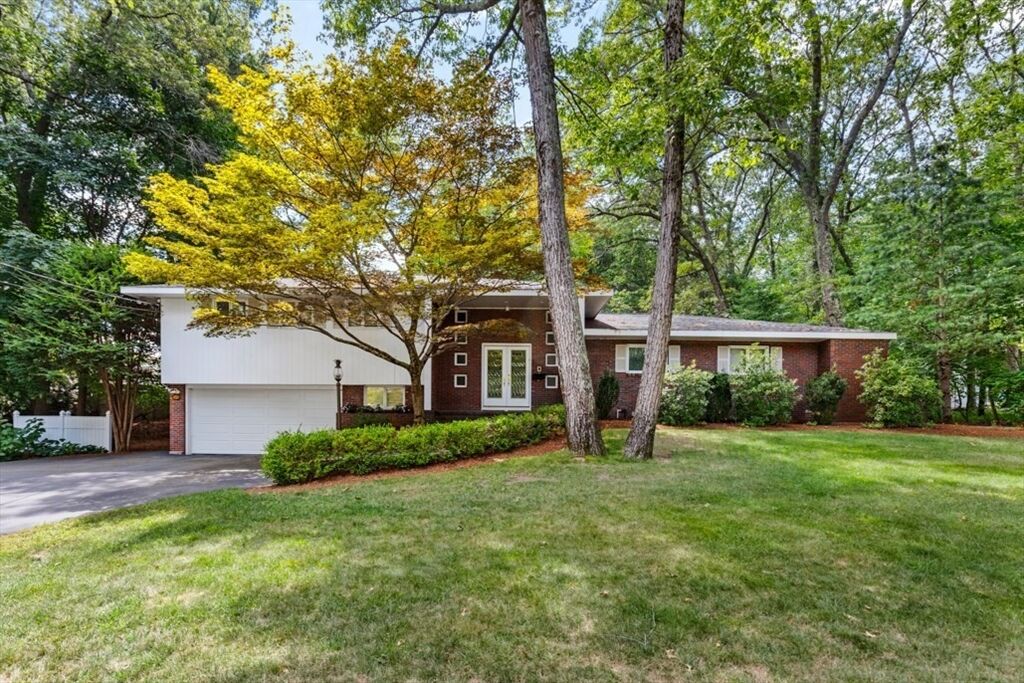 Property Photo:  25 Chatham Way  MA 01940 