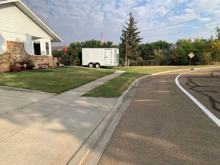 Property Photo:  121 7 Street W  AB T0J 0Y3 