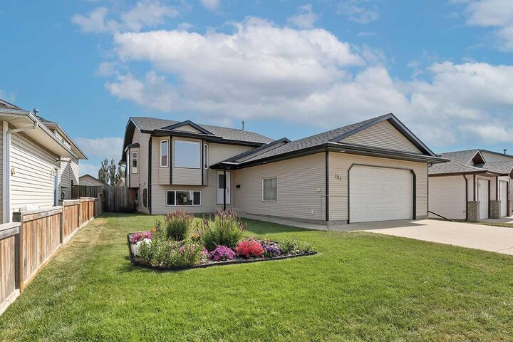 193 Westgate Crescent  Blackfalds AB T4M 0J9 photo