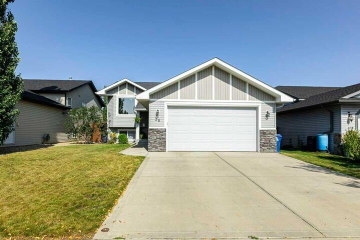 Property Photo:  38 Eastpointe Drive  AB T4M 0G6 