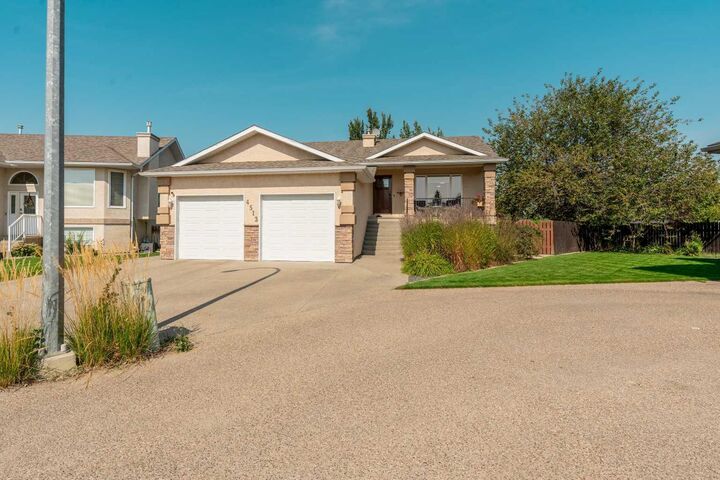 4513 51 Avenue  Taber AB T1G 1H6 photo
