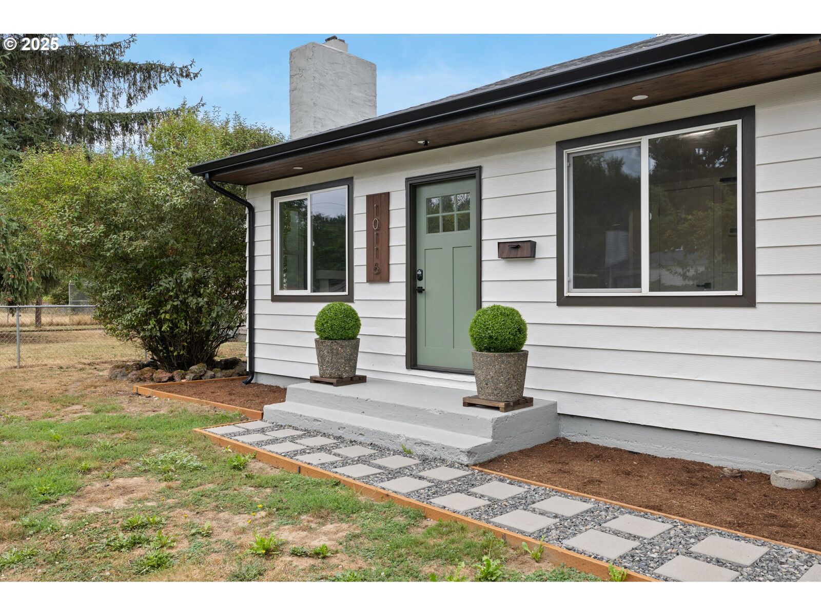 Property Photo:  10116 N Hudson St  OR 97203 