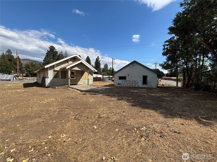 Property Photo:  8830  School Street  WA 98821 