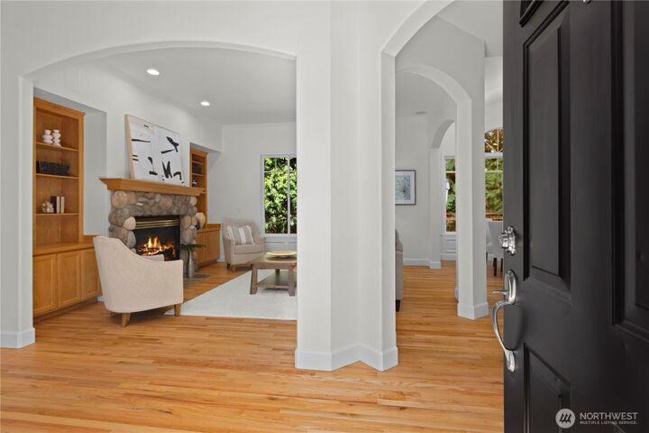 Property Photo:  520  2nd Avenue S  WA 98033