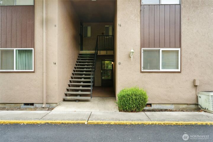 Property Photo:  532 E Alder Street 13  WA 99362 