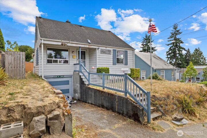 347 NW 52nd Street  Seattle WA 98107 photo