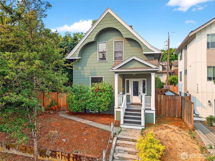 5253  Brooklyn Avenue NE  Seattle WA 98105 photo