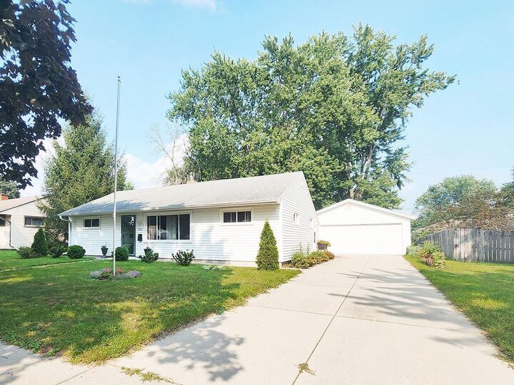 1322 Macarthur Drive  Janesville WI 53548 photo