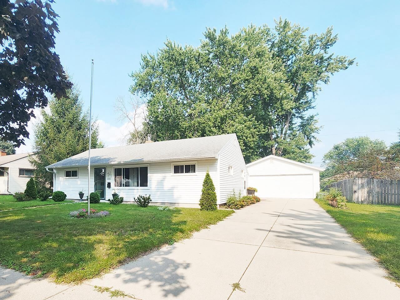 Property Photo: 1322 Macarthur Drive WI 53548