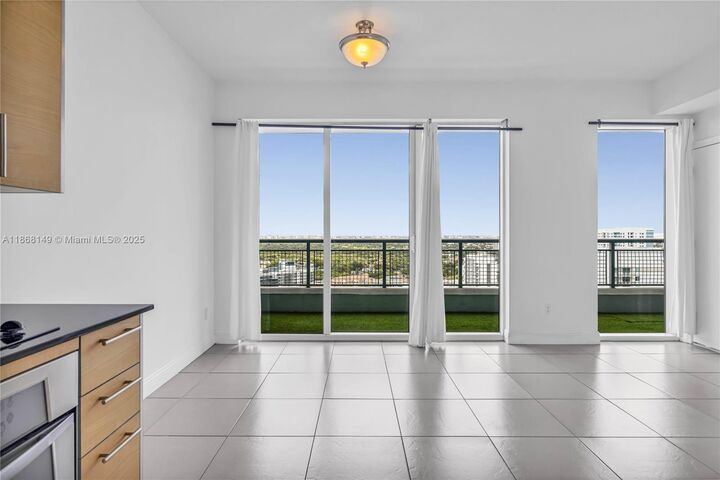 Property Photo:  60 SW 13th St 2119  FL 33130 